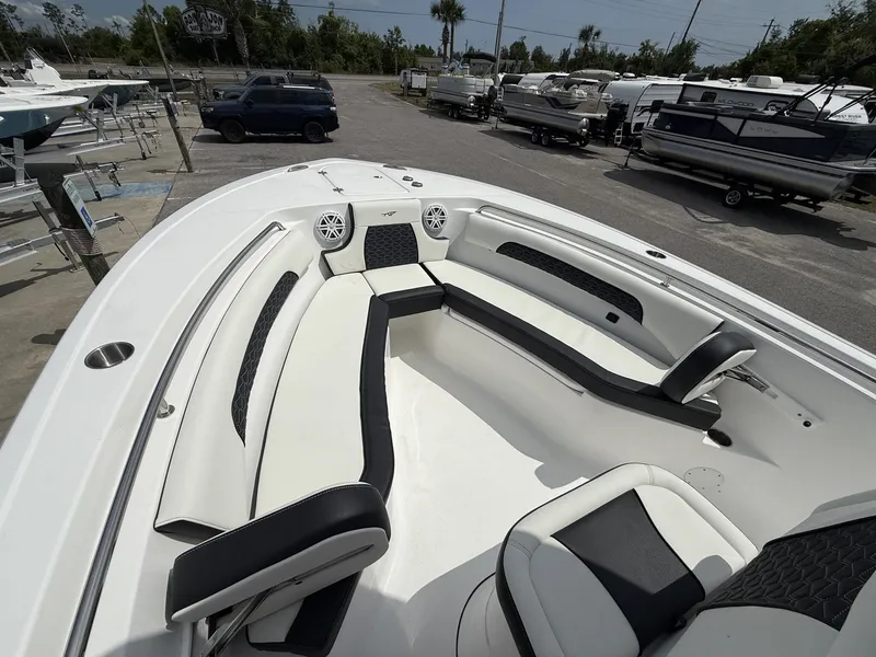 Slide: The Image of Tidewater 232 CC Adventure 2025 - 7