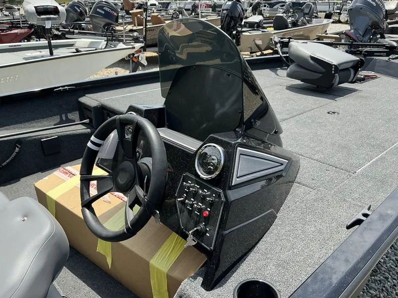 Slide: The Image of Lowe Stinger 195 2025 - 5