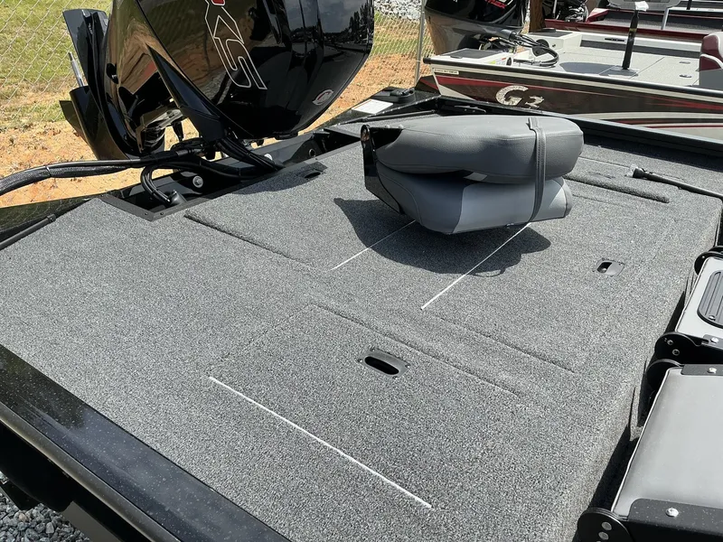 Slide: The Image of Lowe Stinger 195 2025 - 9