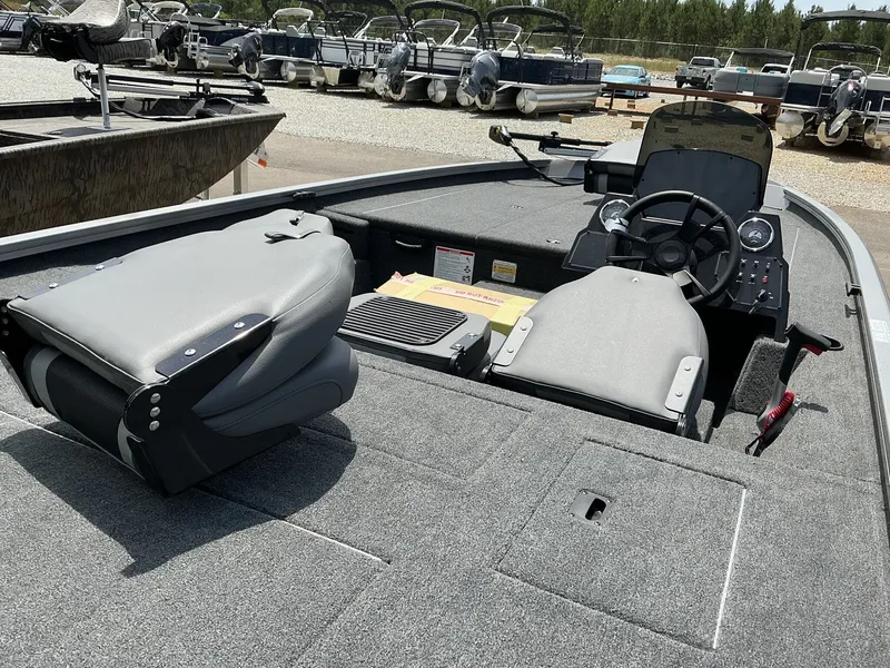 Slide: The Image of Lowe Stinger 195 2025 - 5