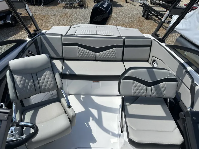 Slide: The Image of Monterey 215SS Super Sport 2025 - 8