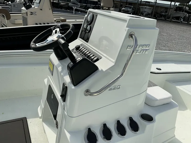 Slide: The Image of Excel Bay Pro 220 220 ELITE 2025 - 3