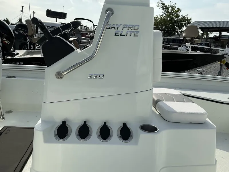 Slide: The Image of Excel Bay Pro 220 220 ELITE 2025 - 7