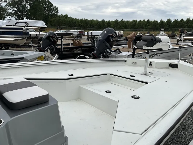 Slide: The Image of Excel Bay Pro 220 220 ELITE 2025 - 6