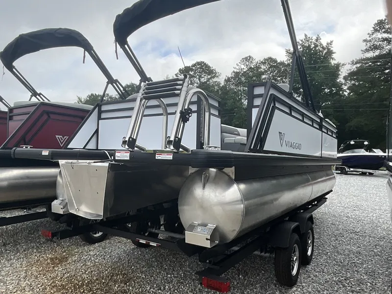 Slide: The Image of Viaggio Lago V 20 C-SUZUKI 115 2025 - 4