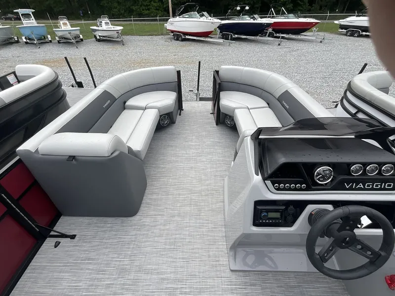 Slide: The Image of Viaggio Lago V 22U-SUZUKI 140 2025 - 2