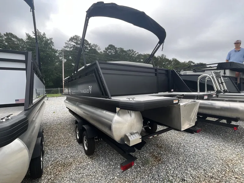 Slide: The Image of Viaggio Lago V 20 C-SUZUKI 115 2025 - 13