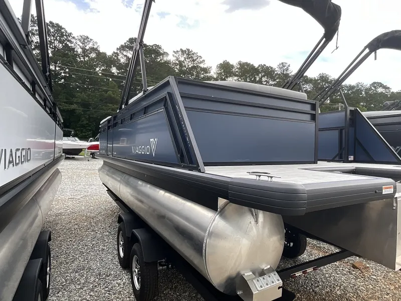 Slide: The Image of Viaggio Lago V 20 C-SUZUKI 115 2025 - 3