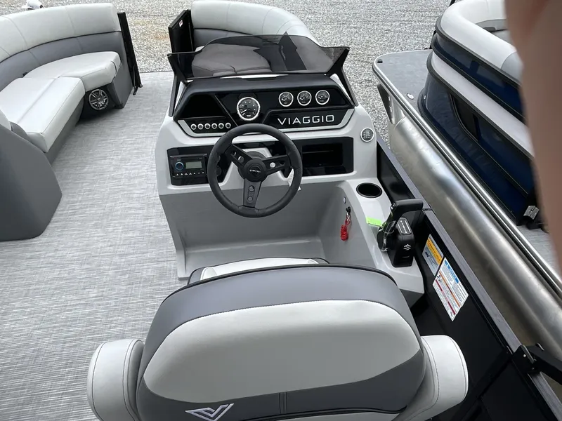 Slide: The Image of Viaggio Lago V 22U-SUZUKI 140 2025 - 8