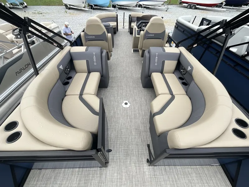 Slide: The Image of Viaggio Lago X 22U-SUZUKI 140 2025 - 9