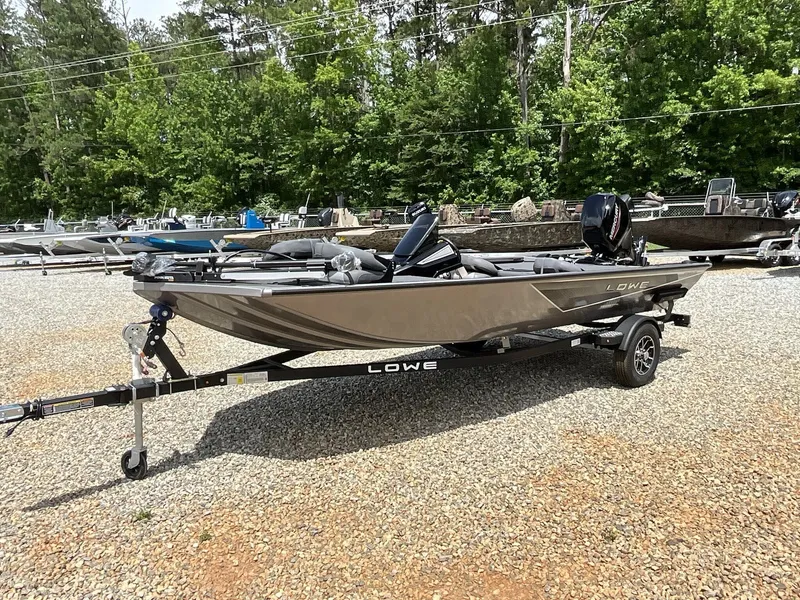 Slide: The Image of Lowe Stinger ST175 2025 - 2