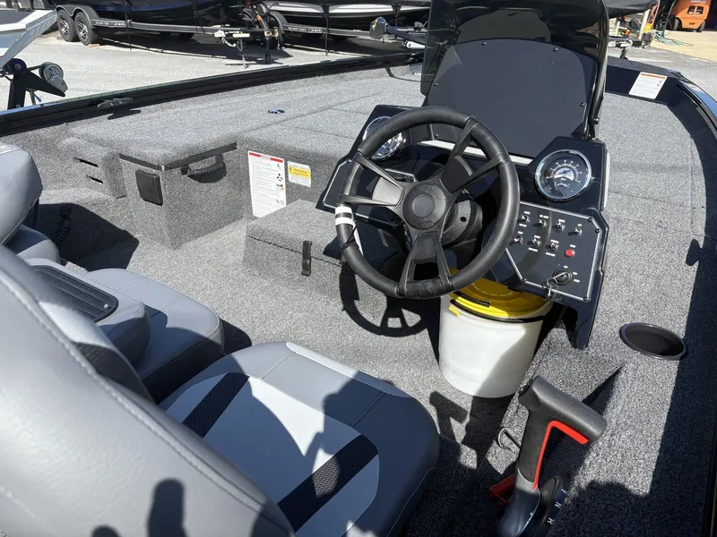 Slide: The Image of Lowe Stinger 175 2025 - 3