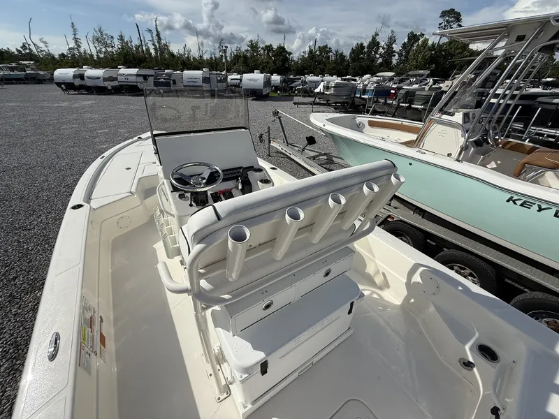 Slide: The Image of Skeeter SX Series SX241 2025 - 3