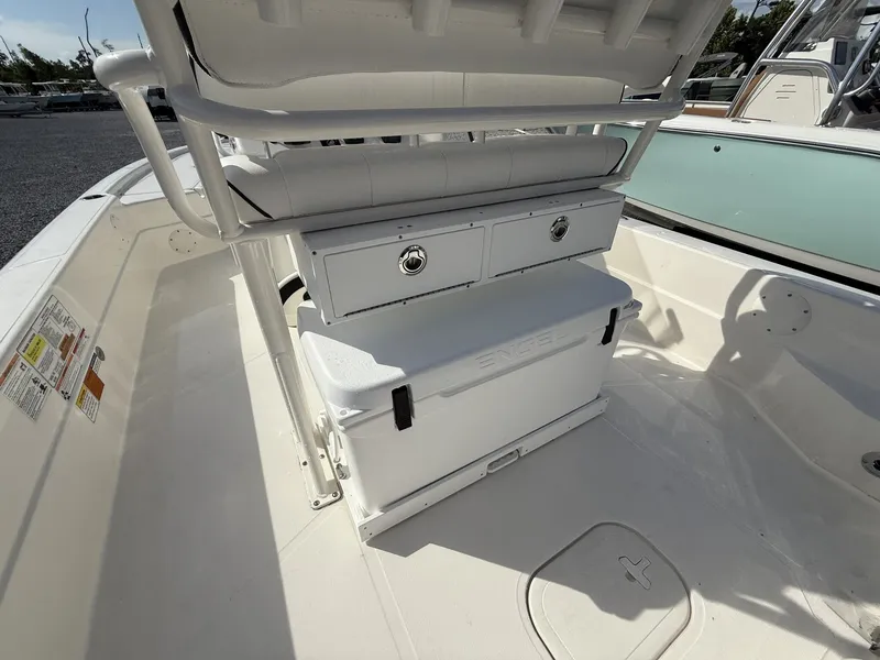 Slide: The Image of Skeeter SX Series SX241 2025 - 4