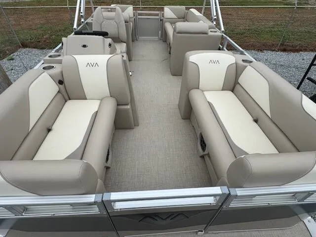 Slide: The Image of Avalon Venture 19 Quad Lounger 2025 - 3