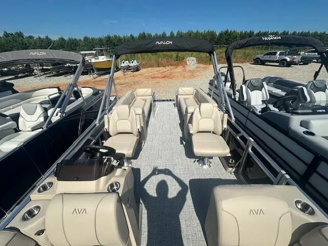 Slide: The Image of Avalon VENTURE 23 QUAD LOUNGER 2025 - 5