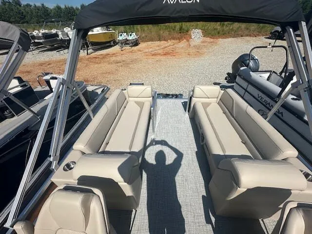 Slide: The Image of Avalon VENTURE 23 QUAD LOUNGER 2025 - 7