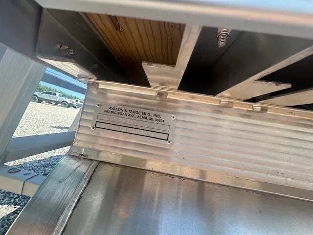 Slide: The Image of Avalon VENTURE 23 QUAD LOUNGER 2025 - 9