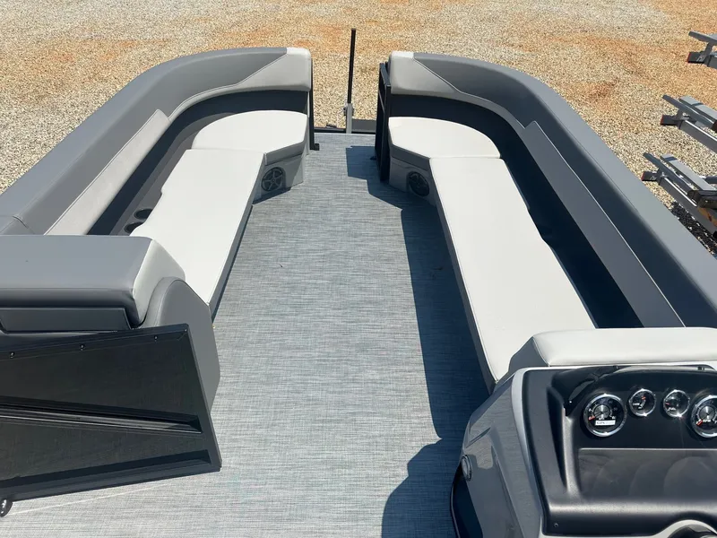 Slide: The Image of Lowe LS 230 WT 2025 - 6