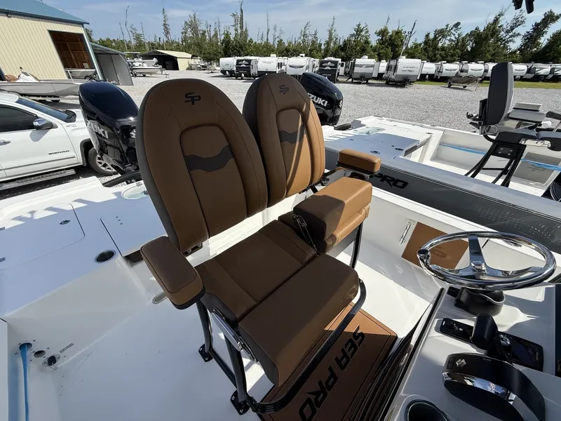 Slide: The Image of Sea Pro 250 Bay WITH ZIP WAKE TABS 2026 - 7