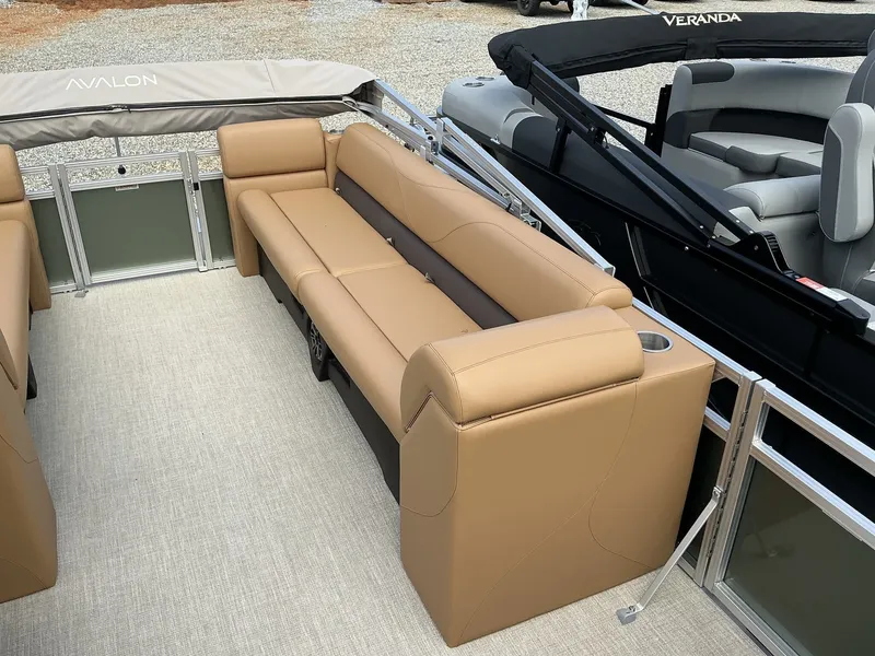 Slide: The Image of Avalon VLS 23 QUAD LOUNGER 2025 - 9