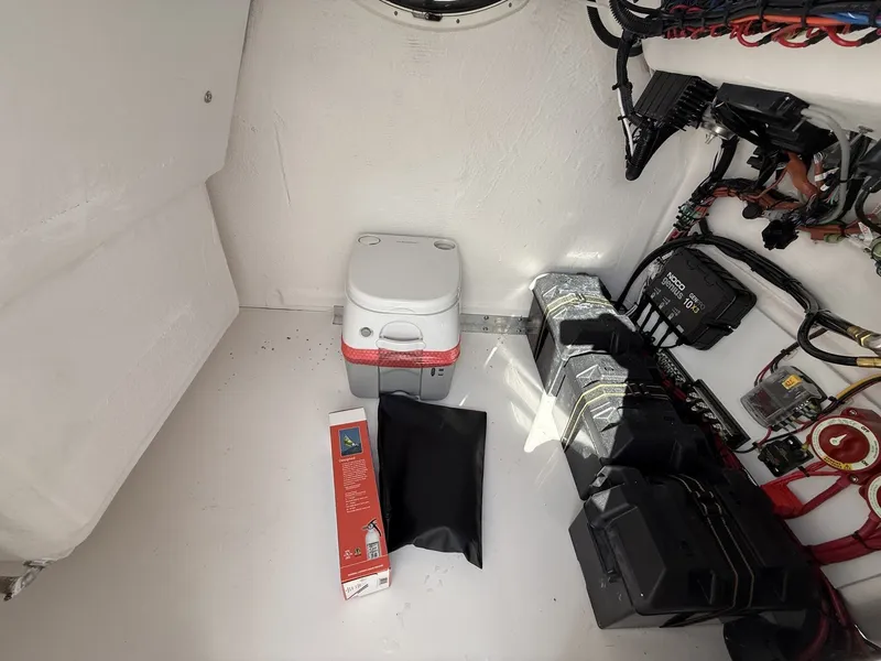 Slide: The Image of Twin Vee 260 STX CC 2026 - 14