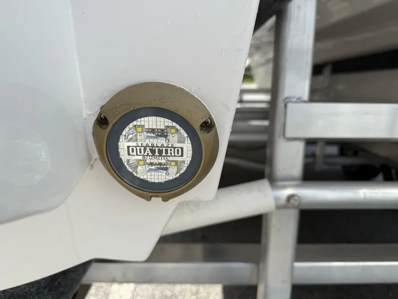 Slide: The Image of Twin Vee 260 STX CC 2026 - 5