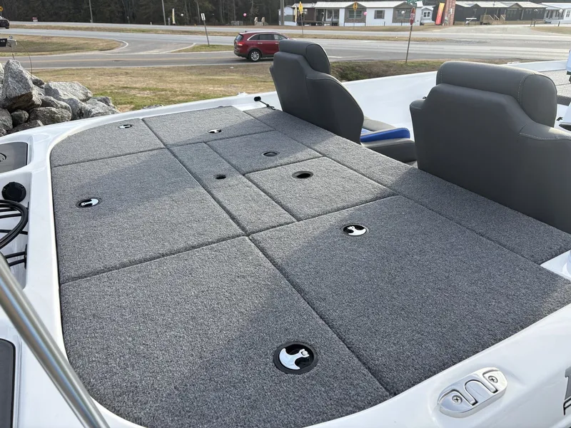 Slide: The Image of Falcon Boats 18 Freedom 2025 - 8