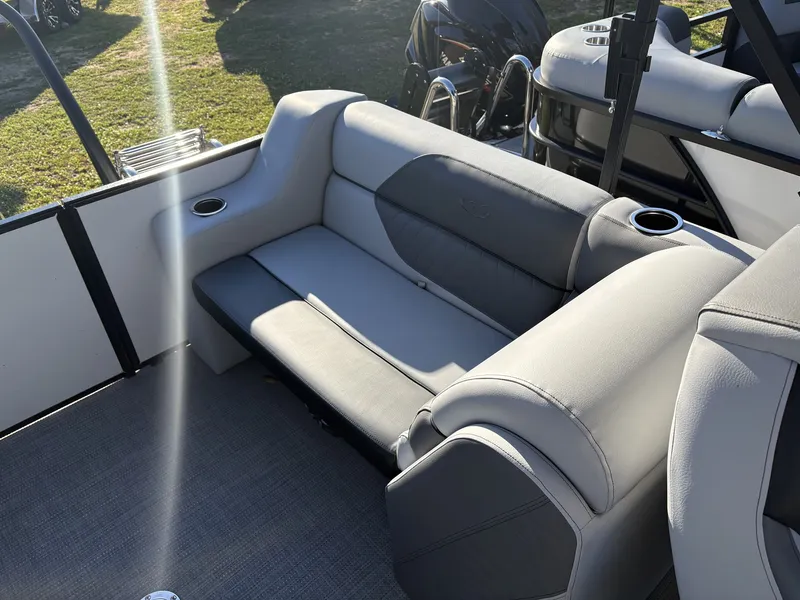 Slide: The Image of Veranda Vista Series VS22RC 2025 - 14