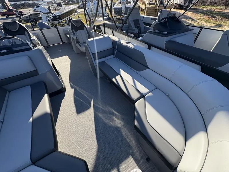 Slide: The Image of Veranda Vista Series VS22RC 2025 - 4