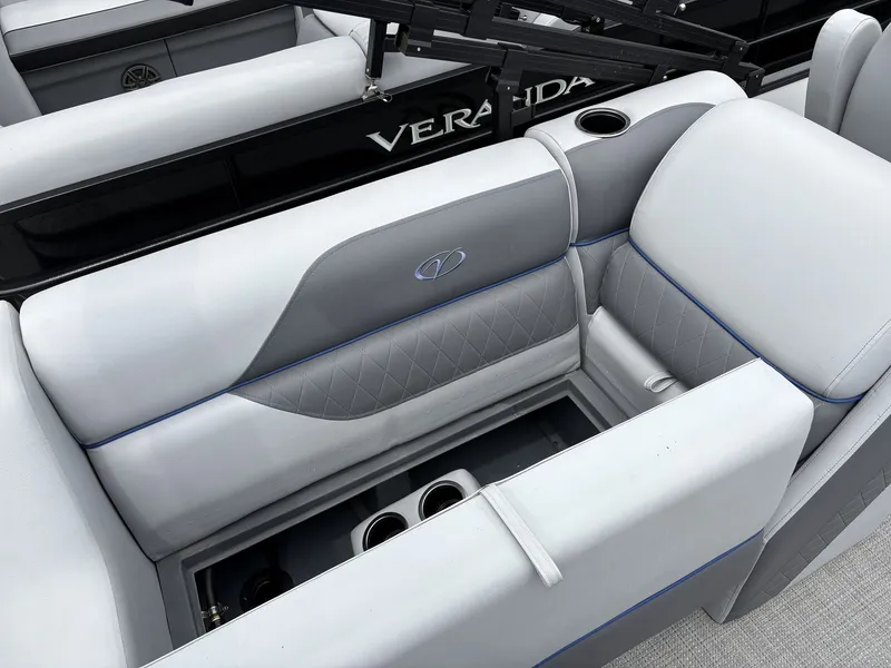 Slide: The Image of Veranda Vista Series VS22RC 200HP 2025 - 15