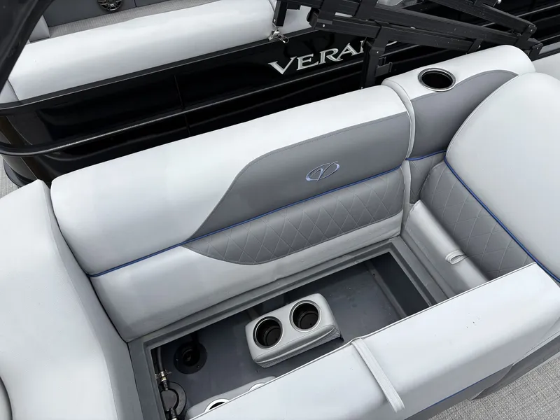 Slide: The Image of Veranda Vista Series VS22RC 200HP 2025 - 16