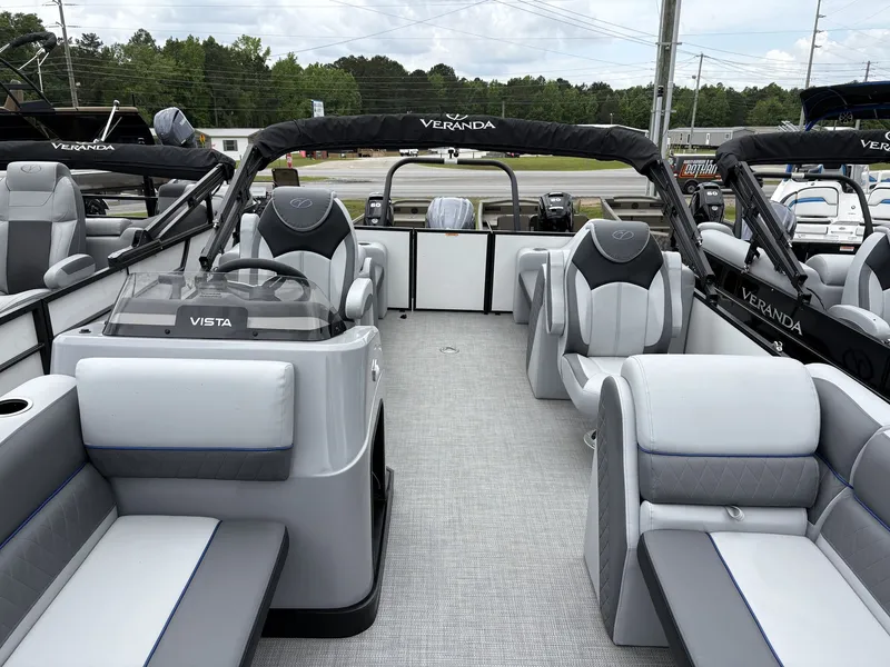 Slide: The Image of Veranda Vista Series VS22RC 200HP 2025 - 3