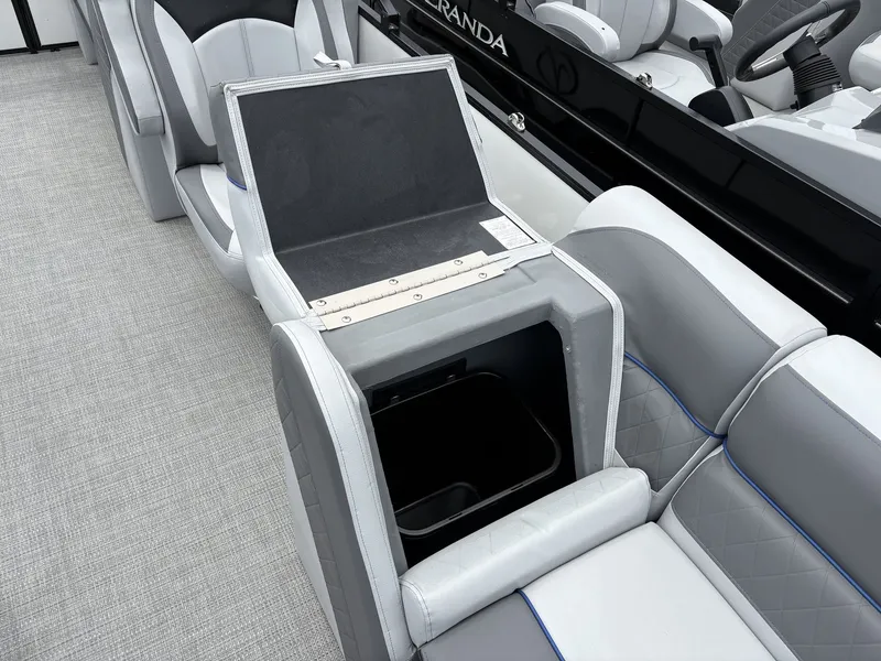 Slide: The Image of Veranda Vista Series VS22RC 200HP 2025 - 8