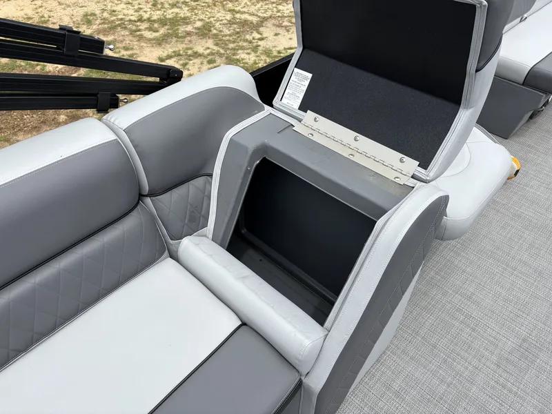 Slide: The Image of Veranda Vista View Series VV22 150HP TRITOON 2025 - 10