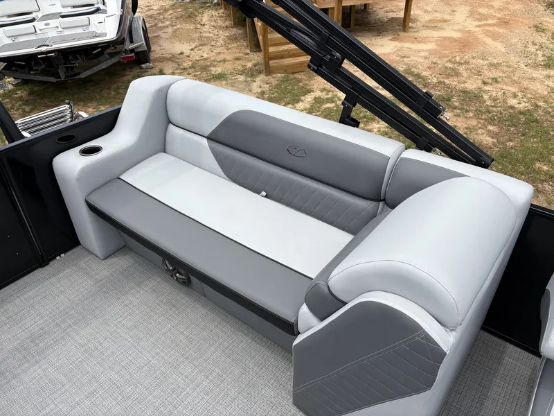 Slide: The Image of Veranda Vista View Series VV22 150HP TRITOON 2025 - 9