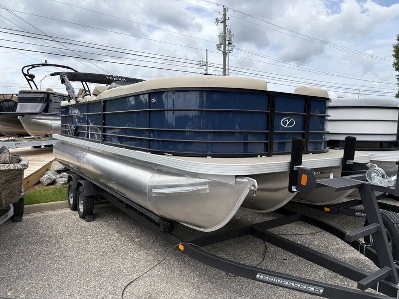 Slide: The Image of Veranda Vista View Series VV22 TRITOON 150HP 2025 - 1