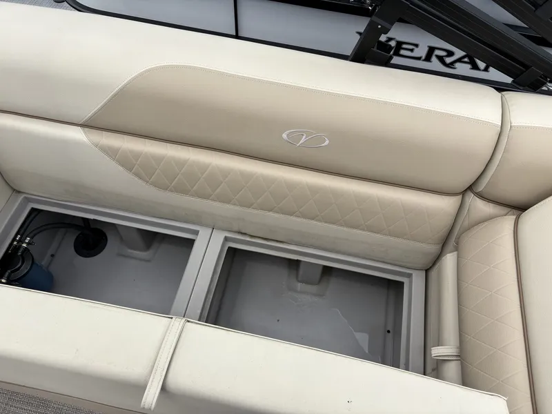 Slide: The Image of Veranda Vista View Series VV22 TRITOON 150HP 2025 - 17