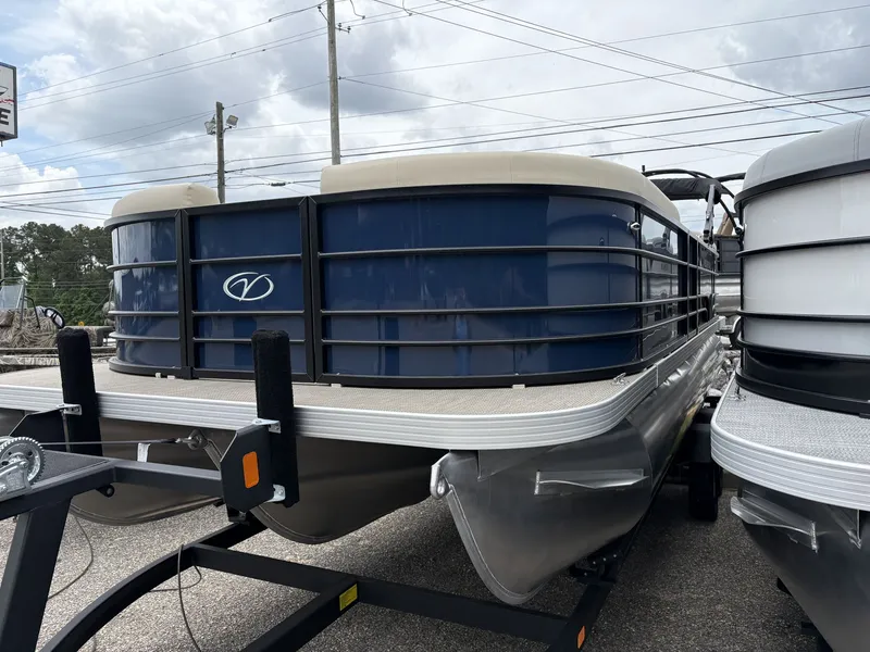 Slide: The Image of Veranda Vista View Series VV22 TRITOON 150HP 2025 - 2