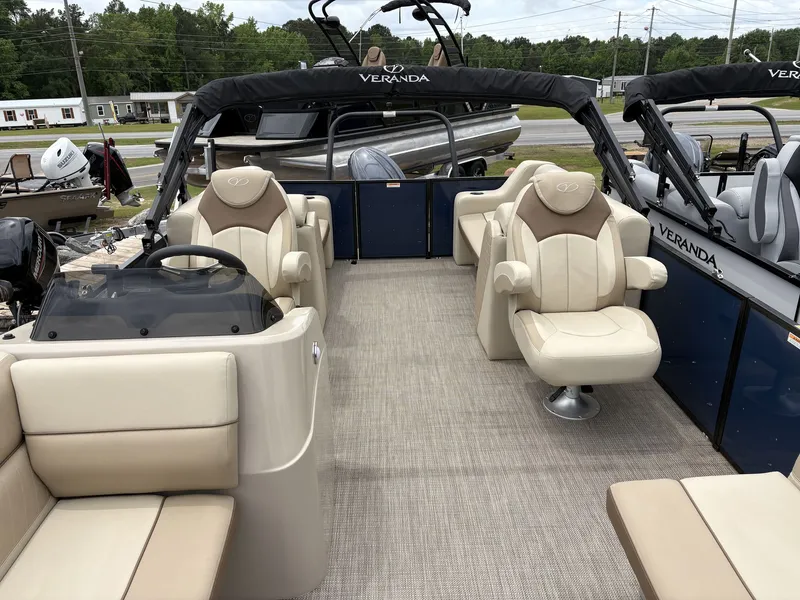 Slide: The Image of Veranda Vista View Series VV22 TRITOON 150HP 2025 - 3