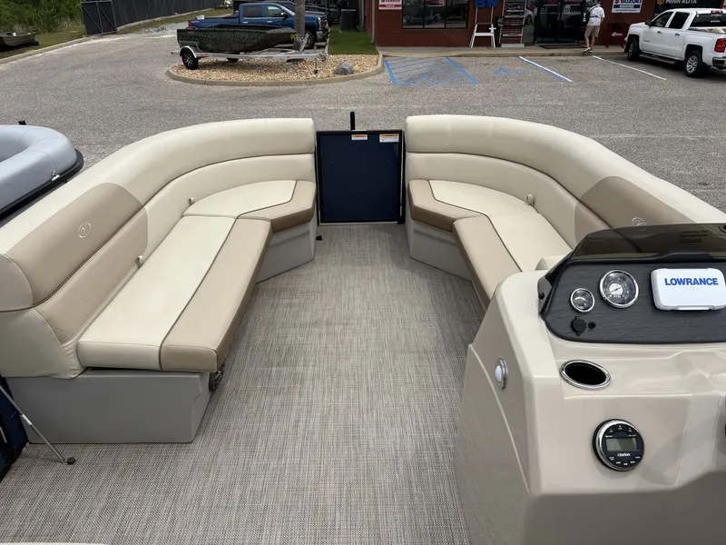 Slide: The Image of Veranda Vista View Series VV22 TRITOON 150HP 2025 - 4