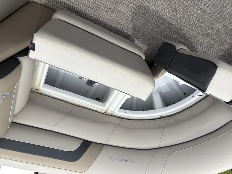 Slide: The Image of Viaggio Lago V L22S 2022 - 10