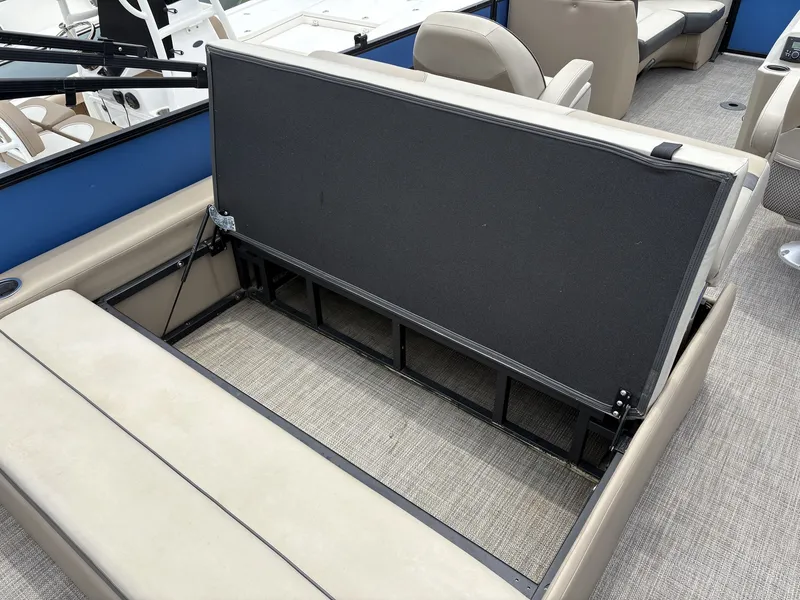 Slide: The Image of Viaggio Lago V L22S 2022 - 13