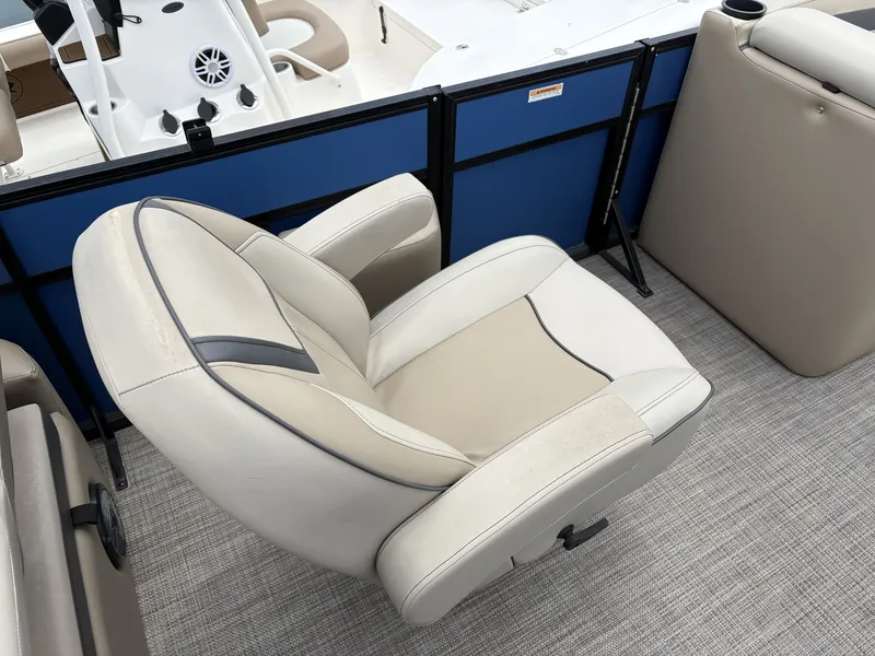 Slide: The Image of Viaggio Lago V L22S 2022 - 6