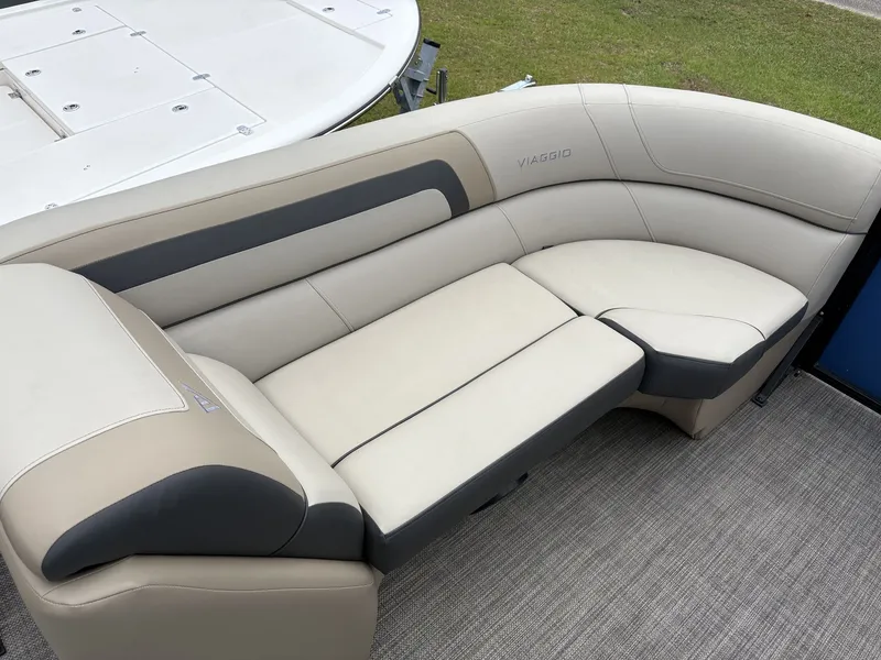 Slide: The Image of Viaggio Lago V L22S 2022 - 7