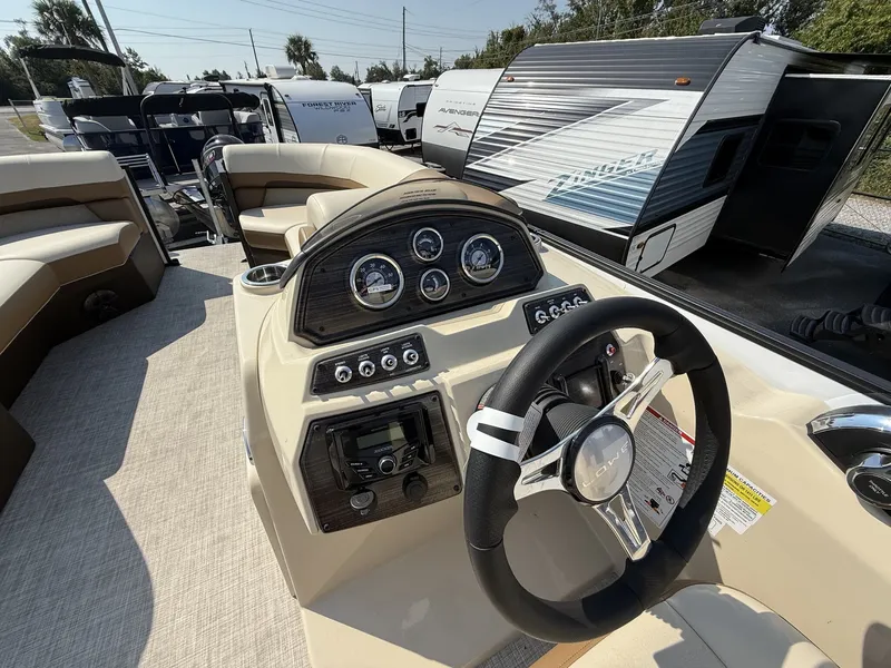 Slide: The Image of Lowe SS 210 2025 - 5