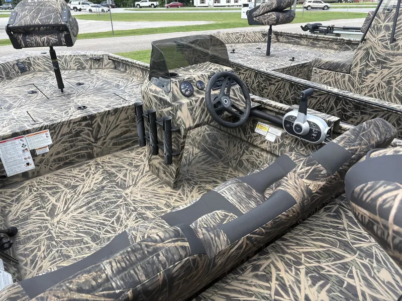 Slide: The Image of Lund 1760 Predator SS 2024 - 12