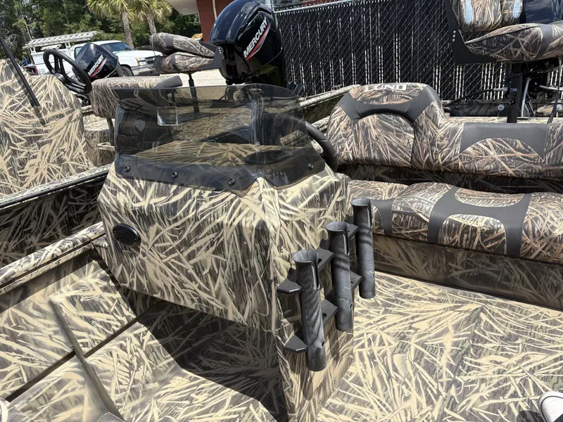 Slide: The Image of Lund 1760 Predator SS 2024 - 16