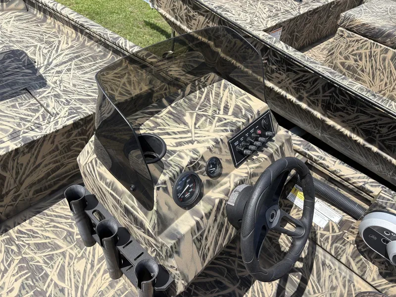 Slide: The Image of Lund 1760 Predator SS 2024 - 6