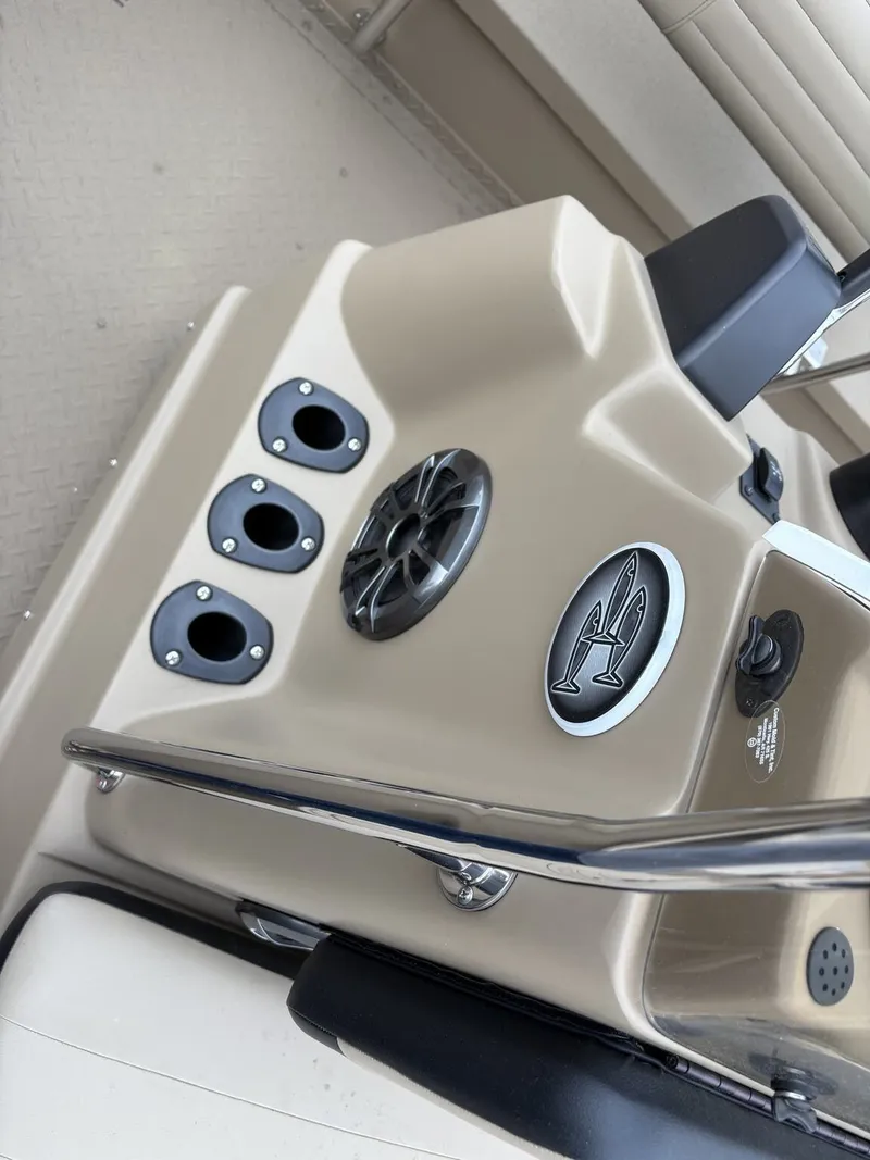 Slide: The Image of SeaArk Shadow 187 2025 - 16